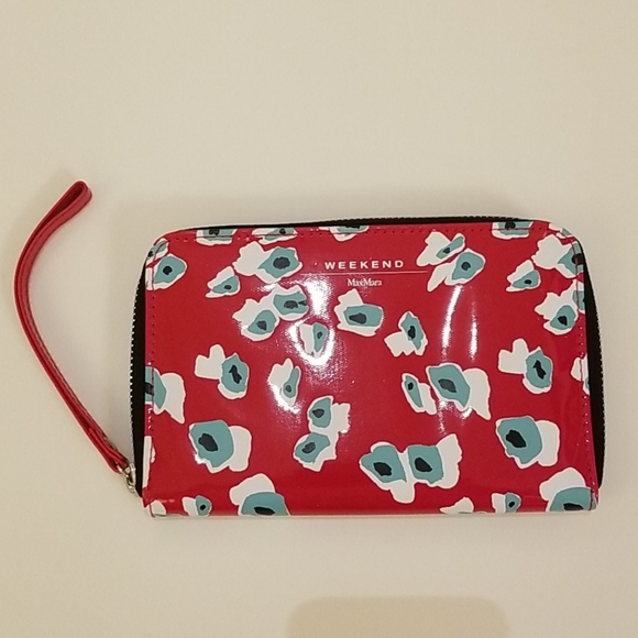 💞SOLD💞 MaxMara Weekend Wallet - Picture 1 of 4